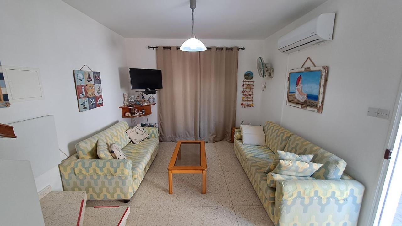 Relaxing Seaside Manors Apartment Ларнака Екстериор снимка