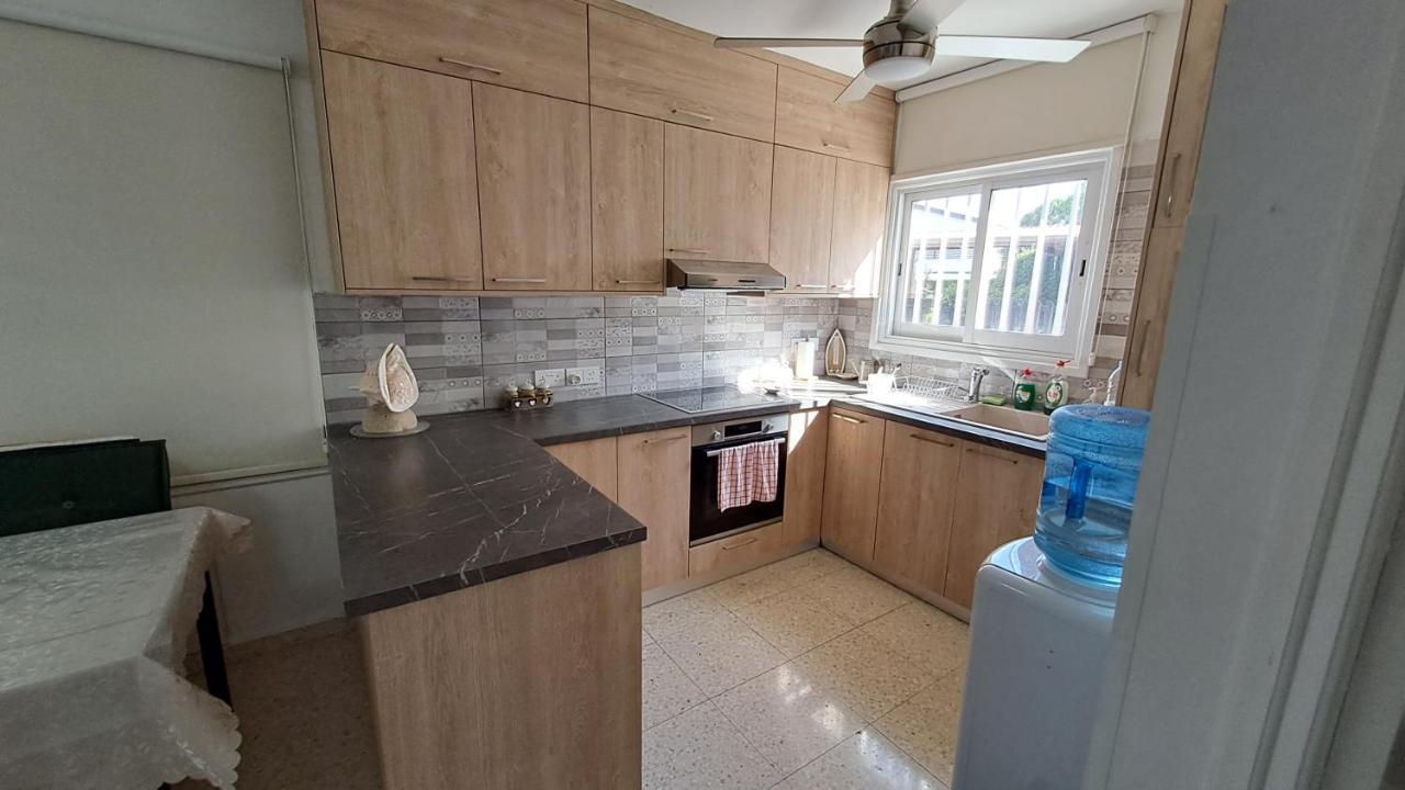 Relaxing Seaside Manors Apartment Ларнака Екстериор снимка