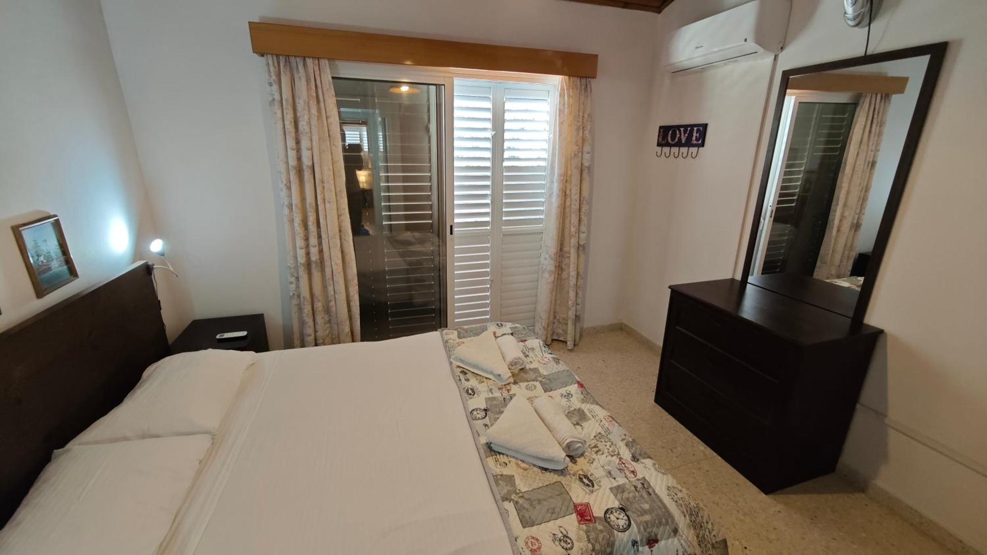 Relaxing Seaside Manors Apartment Ларнака Екстериор снимка
